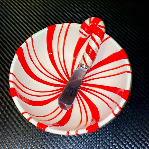 Official Hallmark ™️ Trademark Candy Cane Striped Serving Dish w/ Spread… - Picture 2 of 7
